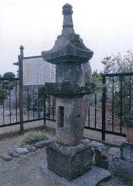 幸春院六地蔵塔（県指定史跡）の写真
