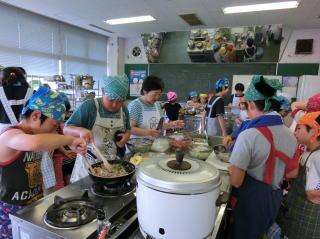 食生活改善推進員親子の料理教室風景