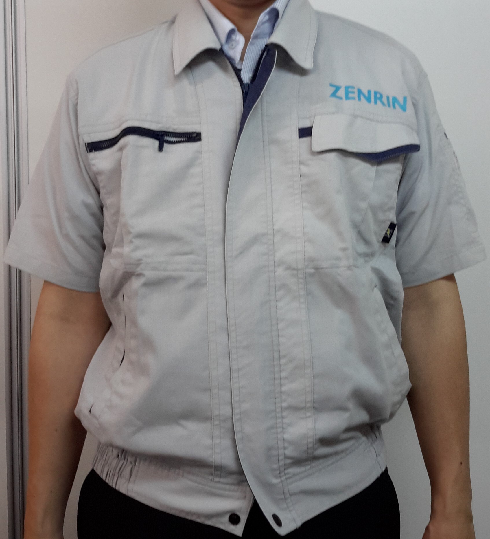 調査員ユニフォーム見本（前面）