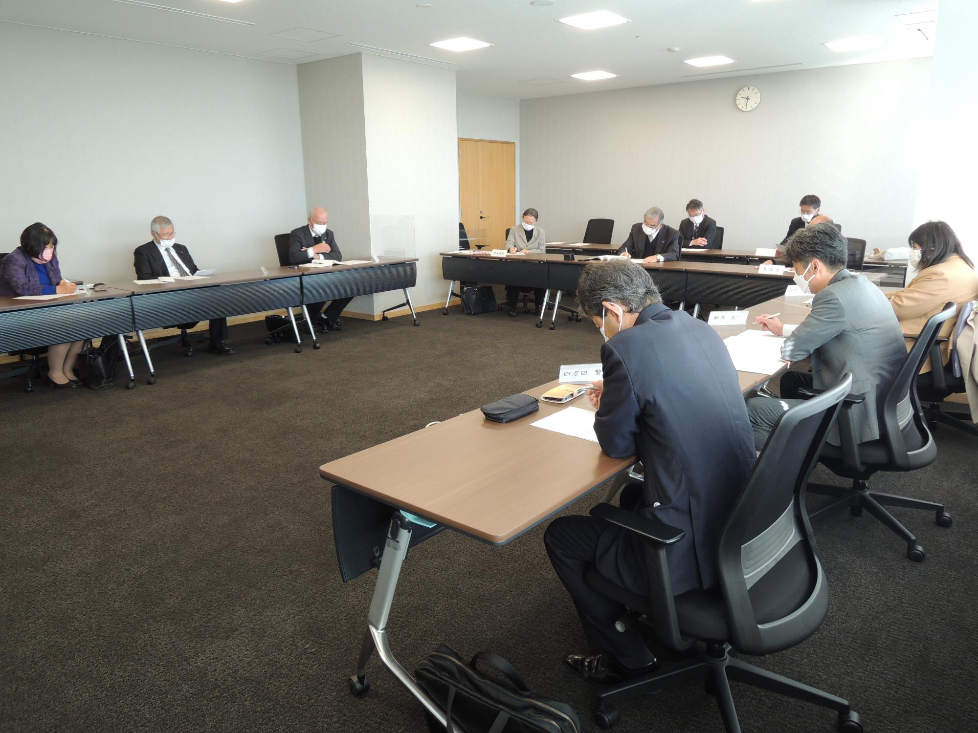 R4.12文教厚生常任委員会協議会