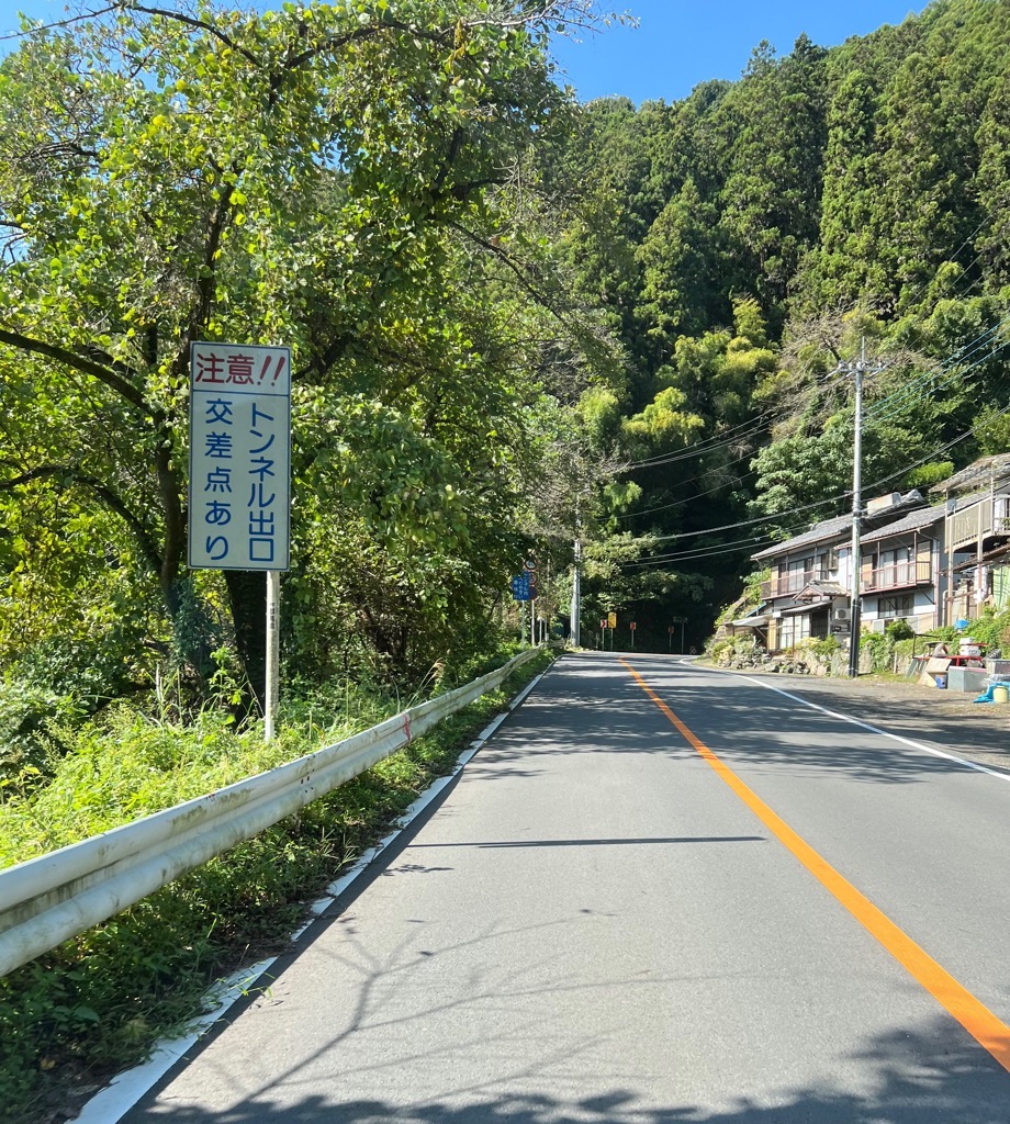 トンネル前