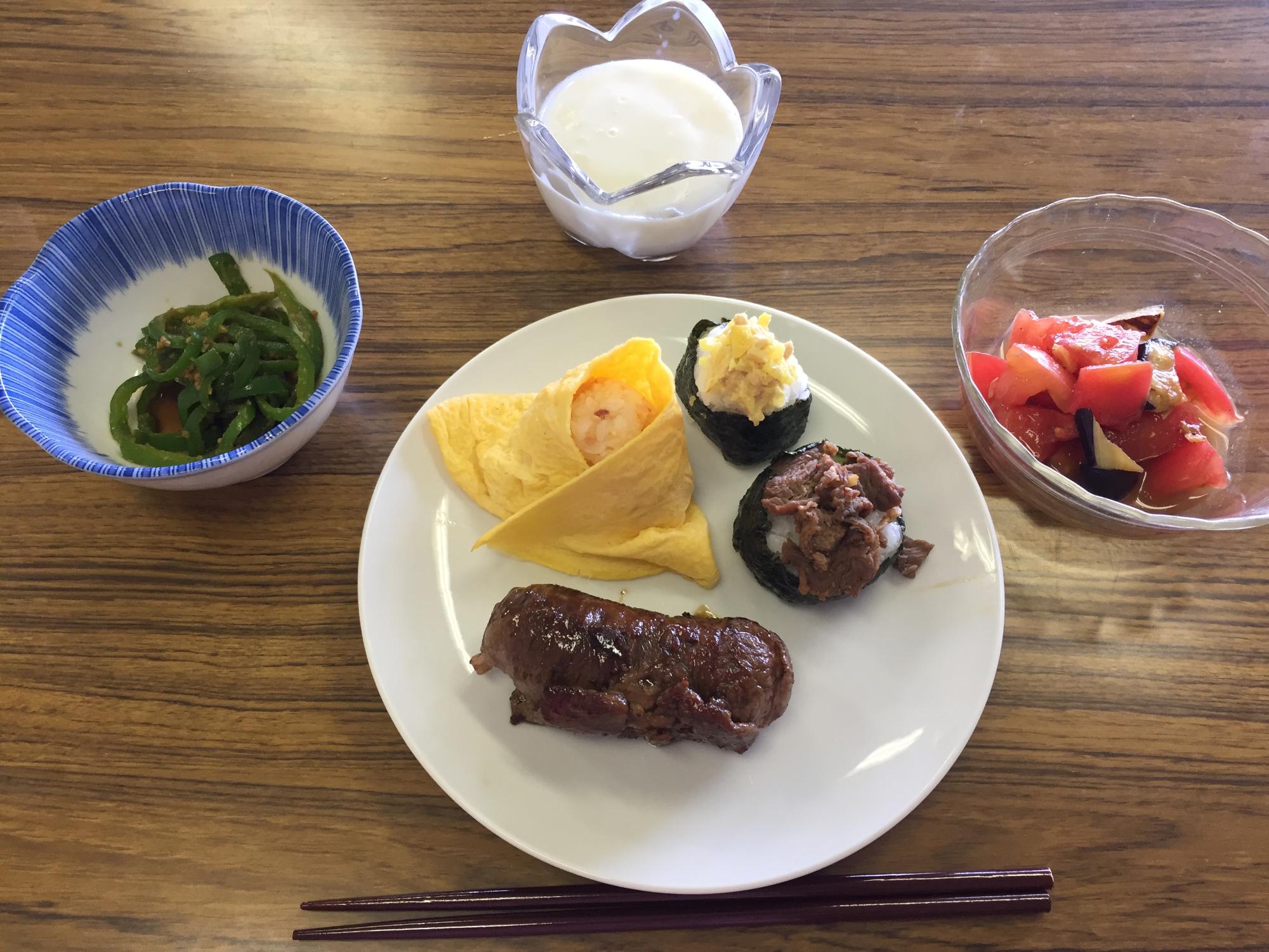 9月の実習 いろいろおにぎり・夏野菜の和風マリネ・ピーマンの胡麻和え・梨ミルクゼリー